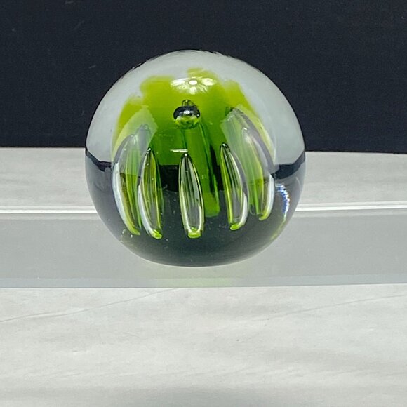 Vintage Blenko Green Controlled Bubbles Glass Paperweight - Picture 3 of 9